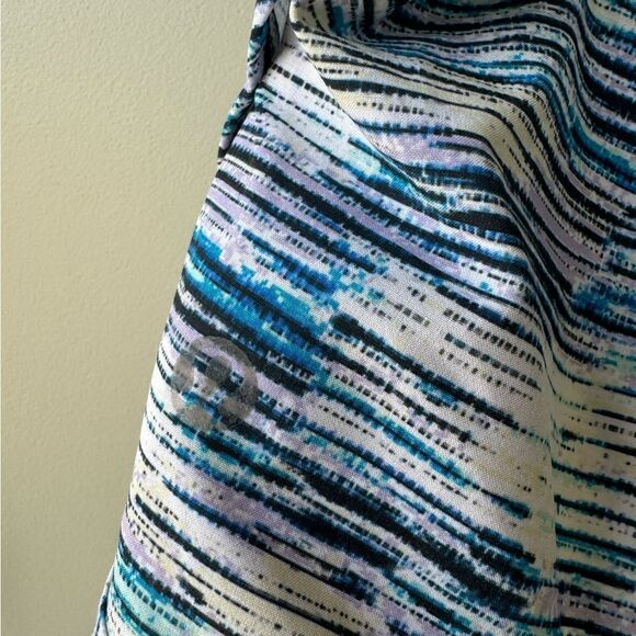 Lululemon Speed Shorts Women’s Size 6 Blurry Belle Blue Purple Black Striped Run - Picture 7 of 12